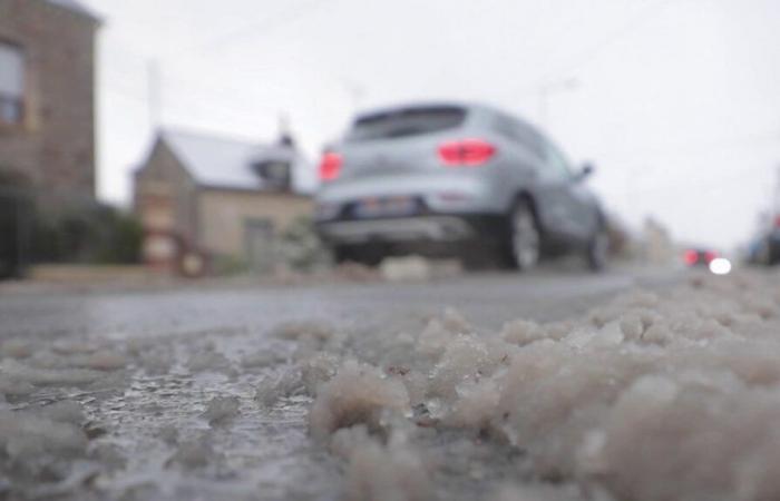 Los caminos nevados sorprenden a los bretones.