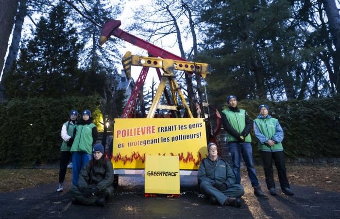 Cambio climático | Pierre Poilievre, blanco de activistas medioambientales