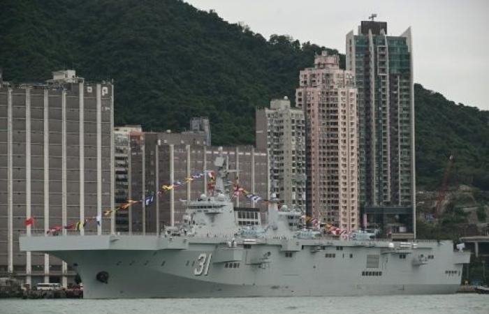 China exhibe buque de guerra de última generación en Hong Kong