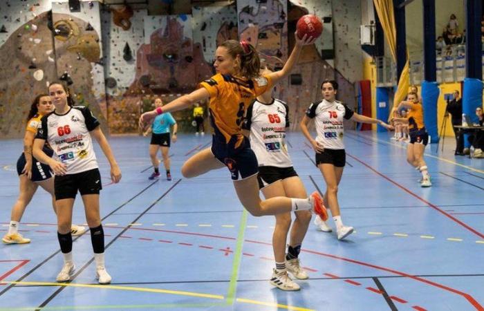 Balonmano amateur (Nacional 3 femenino). Las mujeres del HBC de Saint-Girons están de espaldas a la pared