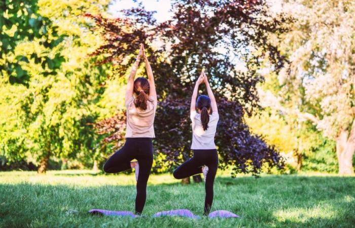 Dos ejercicios de yoga exprés para combatir la fatiga