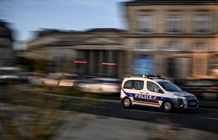 Colocado bajo un brazalete electrónico en Angers, fue detenido en Laval y luego encarcelado por