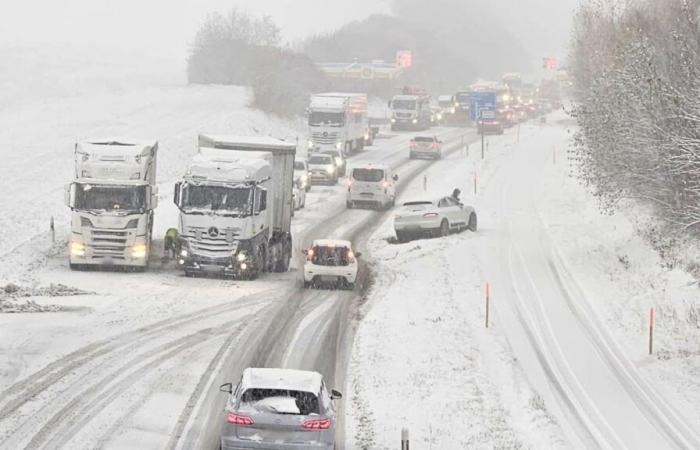 Los primeros copos de nieve ya perturban el tráfico en la Suiza francófona