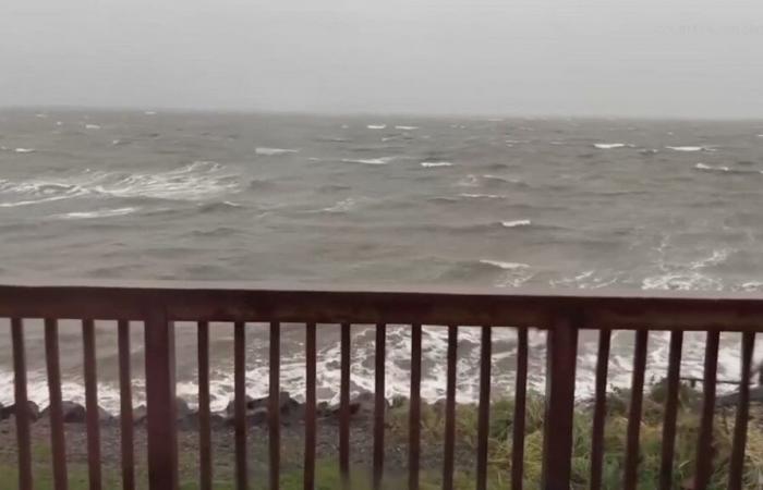 El viento del ciclón bomba alcanza velocidades superiores a las 100 mph