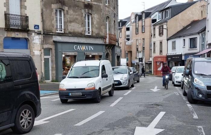 ¿Cómo ir en bicicleta por la rue Hoche en Vannes?