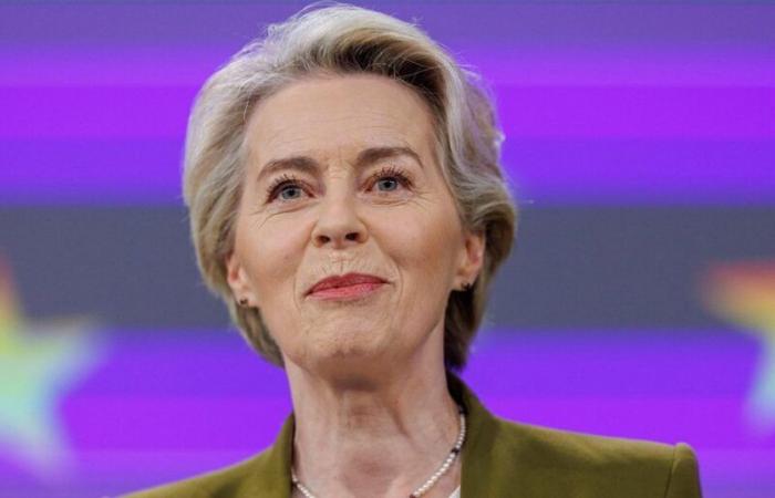 La líder de la UE, von der Leyen, proporciona primeros auxilios en un vuelo suizo