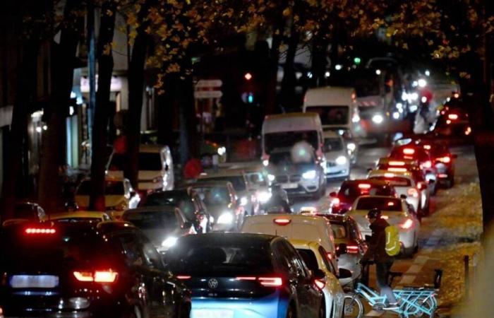 Tormenta Caetano. Monstruosos atascos en Nantes este jueves por el cierre de los puentes