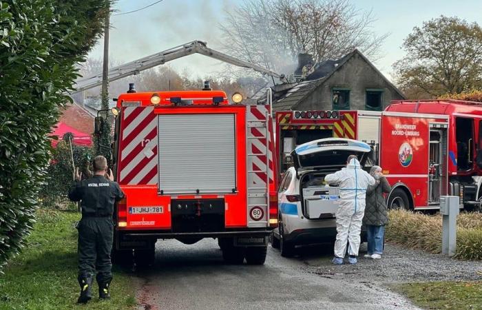 Un grave incendio doméstico en Heppen se cobra una vida: llega al lugar un médico forense (Leopoldsburg)