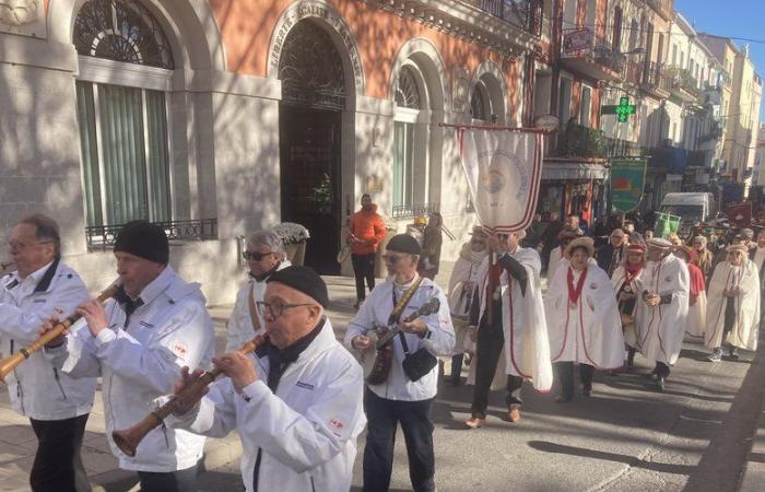 “Algunos comprenden nuestros compromisos”: la gran maestra de las Mil y Una Pastas en Sète, Madeleine Durand defiende el papel de las cofradías