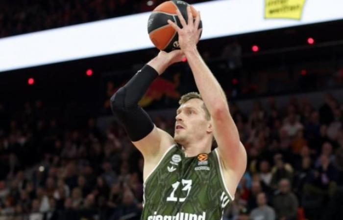 Andreas Obst (Bayern) establece un nuevo récord con 11 canastas de tres puntos (Baloncesto)