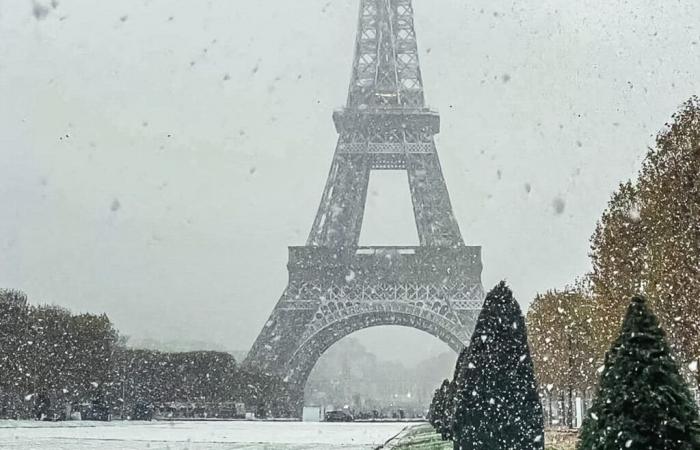 Nieve en París: la Torre Eiffel cerrada hasta el viernes por la tarde