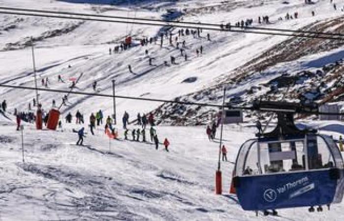 Un choque entre un autobús deja una veintena de heridos en la A6b, varios de ellos en estado grave