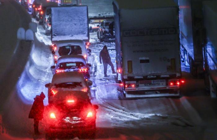 NARRATIVO. Apocalíptico, 10.30 horas en su coche, “nos quedamos solos”, nos cuentan su noche en la A36, atrapados por la nieve