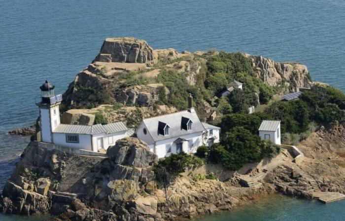 ¿Quieres dormir en la casa de un farero en Finisterre? ¡Está por aquí!