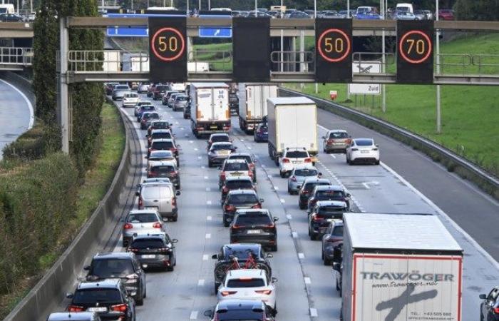 Amenaza con una hora punta extremadamente intensa por la tarde: largos atascos debido a reparaciones de emergencia en la circunvalación de Amberes, accidente en la E17