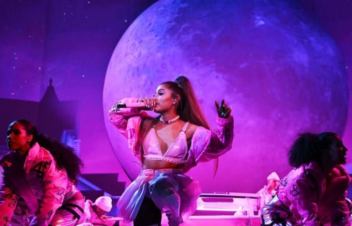 Cómo Ariana Grande construyó su fortuna, desde Broadway y Nickelodeon hasta álbumes y películas de éxito