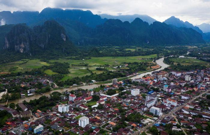 Vang Vieng: Lo que hay que saber sobre la ciudad de Laos arrasada por las muertes por metanol