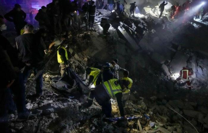 Un ataque nocturno destruye un edificio residencial en Beirut y deja “un gran número de muertos y heridos”, dice la agencia estatal.