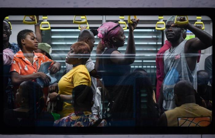 En Nigeria, a bordo del RER de Lagos, un lujo poco común en el África subsahariana