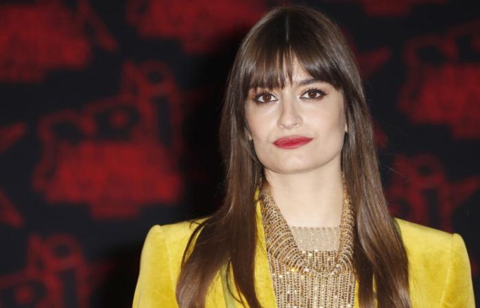 “Una forma de tristeza inexplicable”: Clara Luciani abrumada por sus emociones tras el nacimiento de su hijo