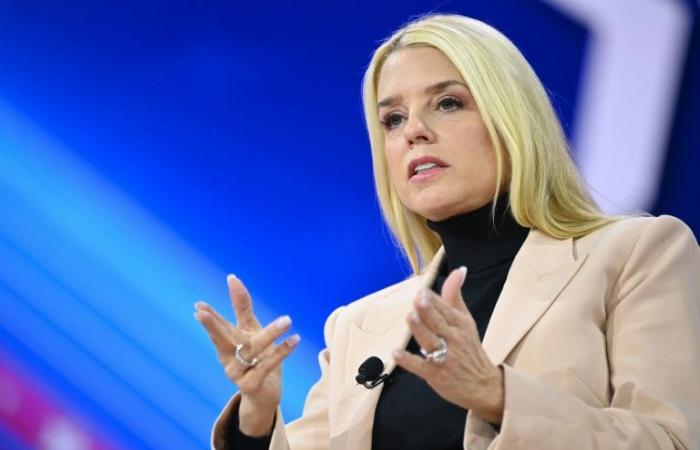 Pam Bondi, una empleada de Trump en el Departamento de Justicia