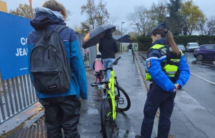 en bicicleta o patinete, “hay que ser visible”