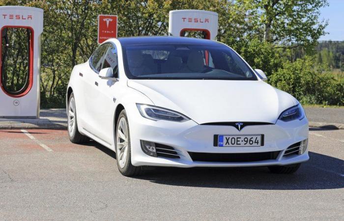 Dramático accidente fatal de Tesla en París: se confirma la responsabilidad del conductor, también se culpa al fabricante