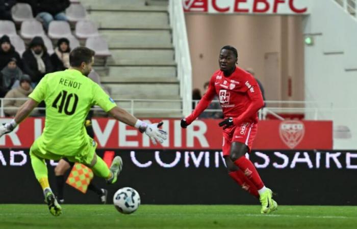 Fútbol en vivo. El DFCO duplica la apuesta contra Versalles