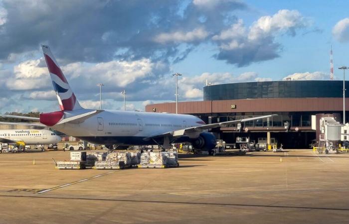 Londres: tras la explosión de un “paquete sospechoso” esta mañana, el aeropuerto de Gatwick fue parcialmente evacuado