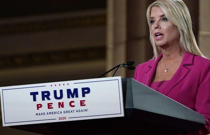 Trump nombra a Pam Bondi como su elección para fiscal general después de que Gaetz deja de ser considerado