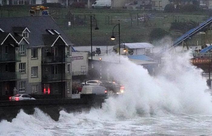 Met Éireann emite alerta roja por fuertes lluvias en dos condados