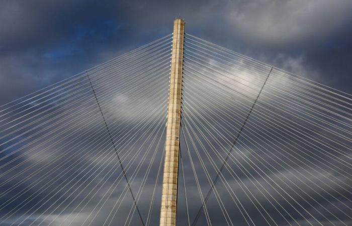 Un agujero en un puente perturba a 20.000 conductores en la D60