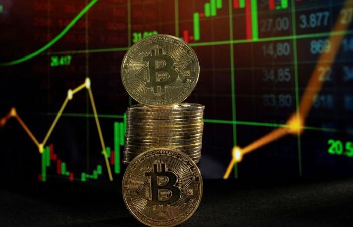 El euro/dólar se acerca a la paridad, el bitcoin apunta a 100.000 dólares.