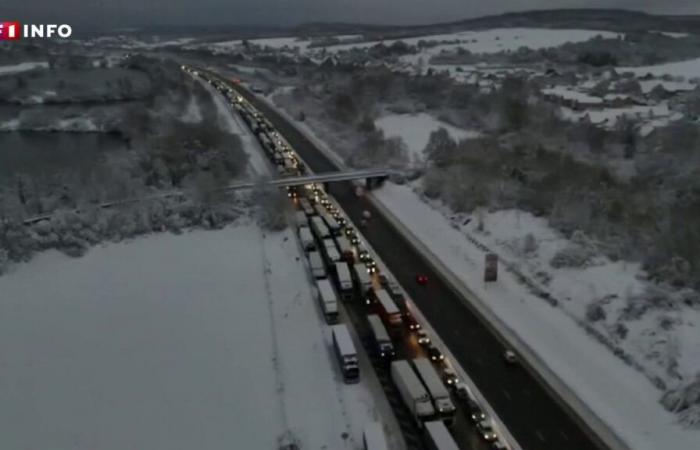 VÍDEO – Tormenta Caetano: en la autopista A36, cientos de vehículos atrapados por la nieve