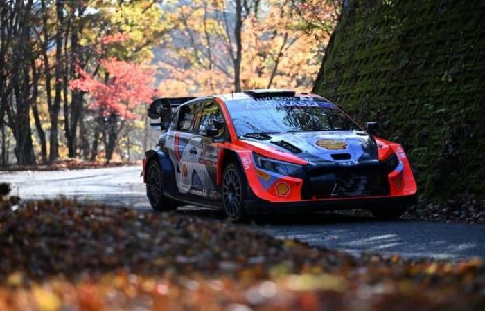 Ott Tänak lidera el Rally de Japón, Thierry Neuville fuera del top 10 por un problema mecánico