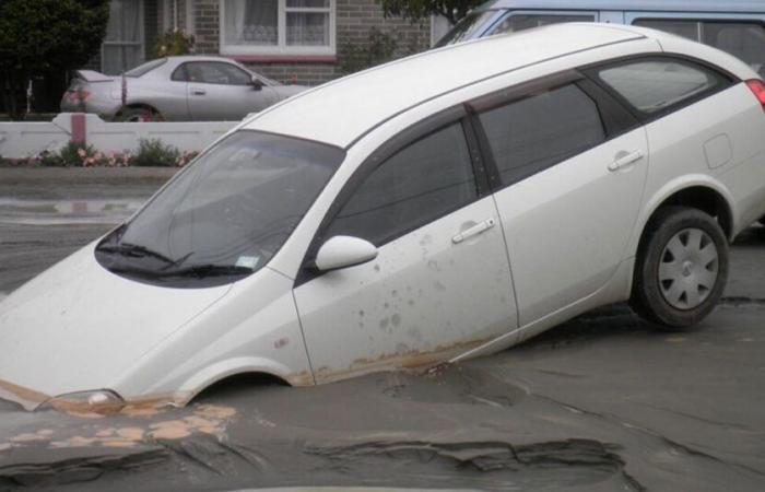 ¡Un agujero de 15 metros se traga un coche en Paso de Calais!