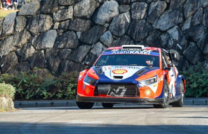 ¡Tänak lidera el Rally de Japón y Neuville sale del top 10!