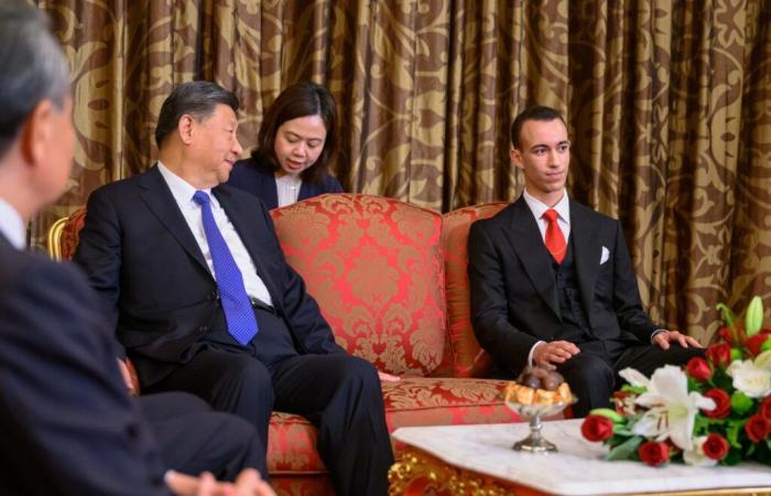 El Príncipe Heredero Moulay El Hassan recibe al Presidente chino Xi Jinping en Casablanca