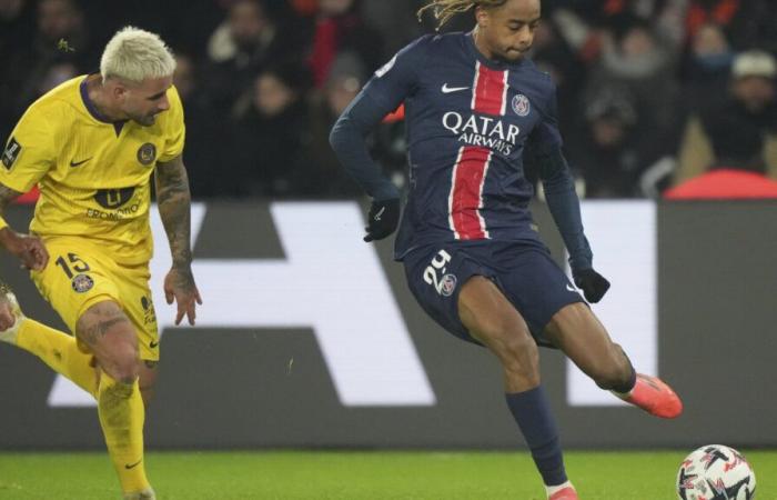 El PSG vence 3-0 al Toulouse y el doblete de Akliouche le da al Mónaco la victoria en casa sobre el Brest