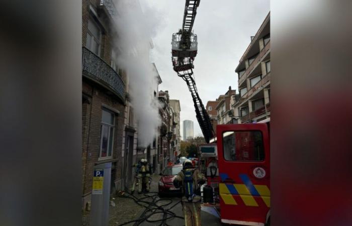 Incendio mortal en Schaerbeek: un hombre de 73 años atrapado en su casa