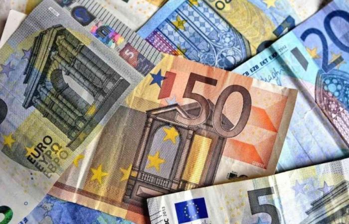 Argelia: El euro y el dólar se disparan en el mercado negro