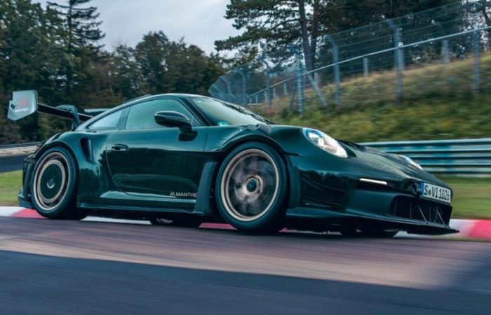 Con el kit Manthey, el Porsche 911 GT3 RS básico pasa por un coche casi inteligente