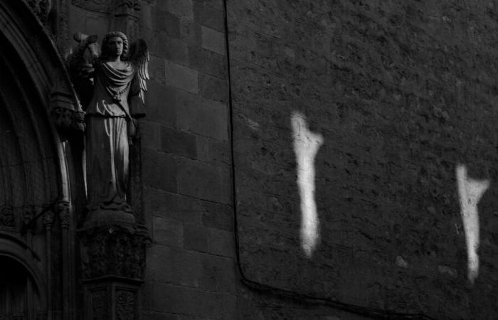 ¿Una espada de Juana de Arco tapiada en una iglesia de Paso de Calais?