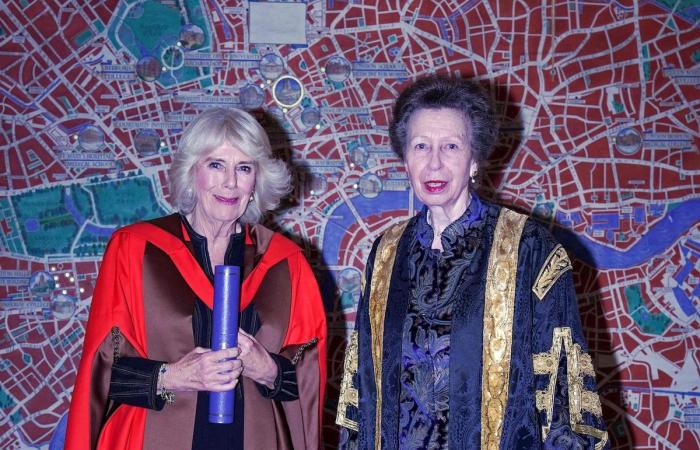 Camilla se regala una salida poco común con la princesa Ana, la reina condecorada por su cuñada (FOTOS)