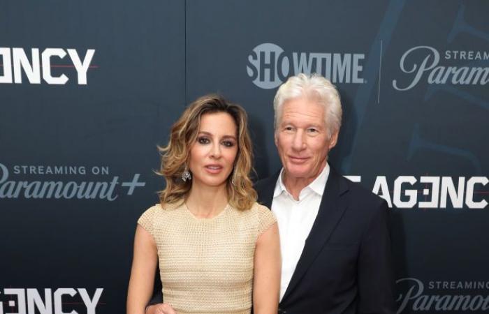 Richard Gere, de 75 años, y su esposa Alejandra Silva, de 41, lucen tan enamorados mientras se preparan para la vida en España.