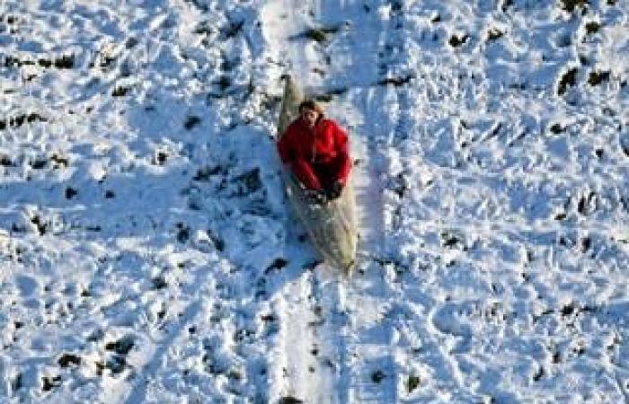 Las escuelas cerraron mientras Gran Bretaña estaba congelada y cubierta de nieve antes de que llegue el diluvio de lluvia este fin de semana – UK Weather Live