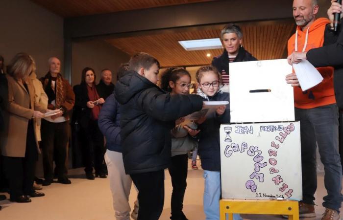 En Lormont, la actriz Cécile Bois regresa a la escuela de su infancia