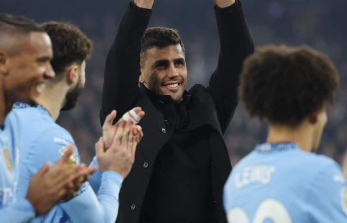 Rodri presenta su Balón de Oro en el Etihad, pero el Manchester City cae 4-0 ante el Tottenham