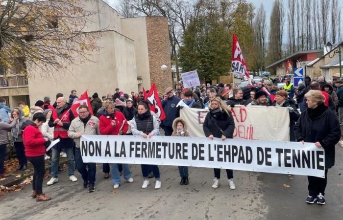 Casi 300 personas se movilizaron contra el cierre de la residencia de ancianos Tennie en Sarthe