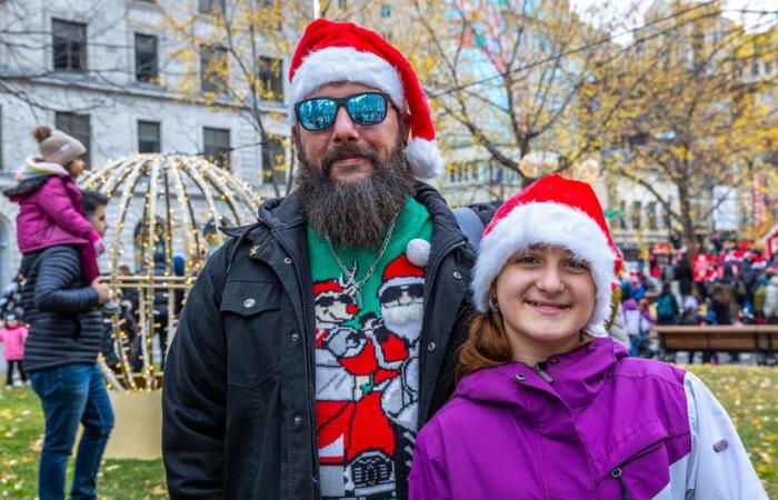 El desfile de Papá Noel deleita a los más pequeños en el centro de Montreal